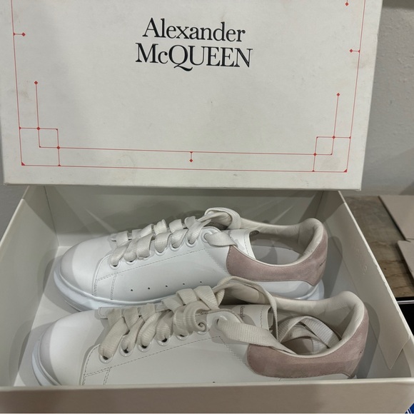 Alexander Mcqueens - Picture 2 of 10